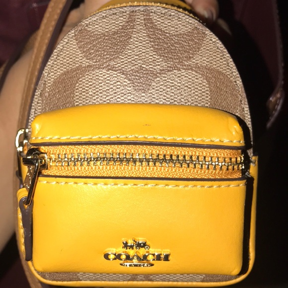 Coach Leather Tote with backpack keychain - Picture 3 of 4